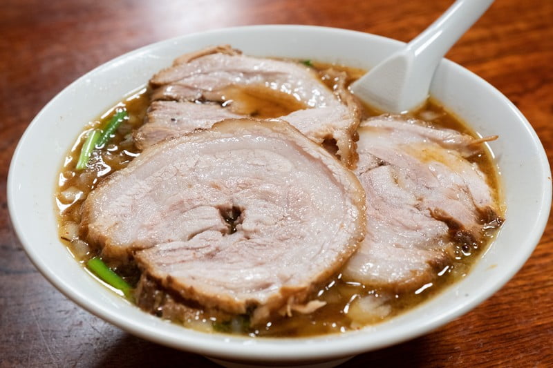明星麺神(めがみ)CMの「ウソクセー」女子高生の2人は誰?名前やプロフも!